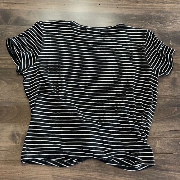 Ultra soft & stretchy T with front twist - Picture 3 of 3